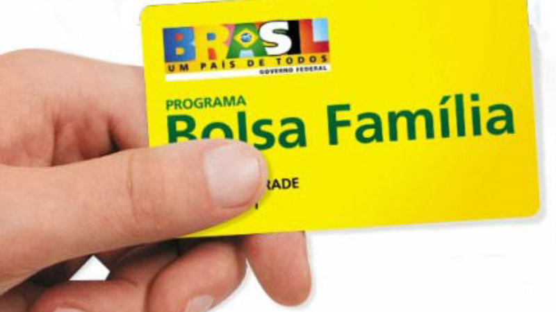 Governo anuncia valor extra de R$ 50 para famílias maiores no programa Bolsa Família